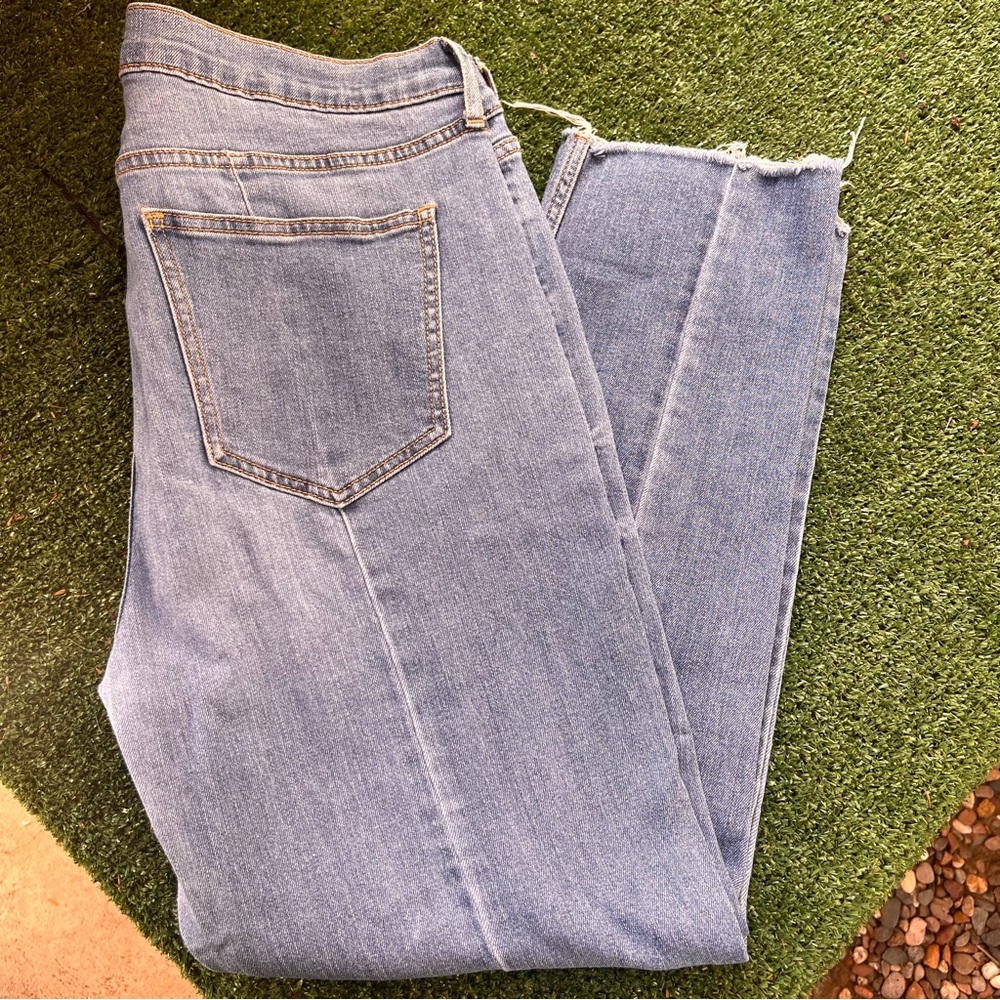 🆕 Women’s Old Navy Light Wash Power Jean